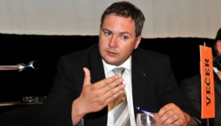 Škoda je precejšnja: do sedaj je bilo prizadetih 2.500 čebeljih družin.