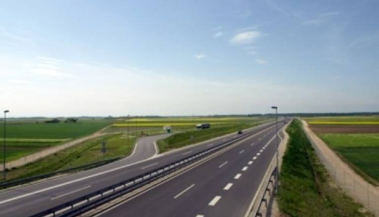 Podizvajalci stopnjujejo pritisk, da bi dobili svoja izplačila.