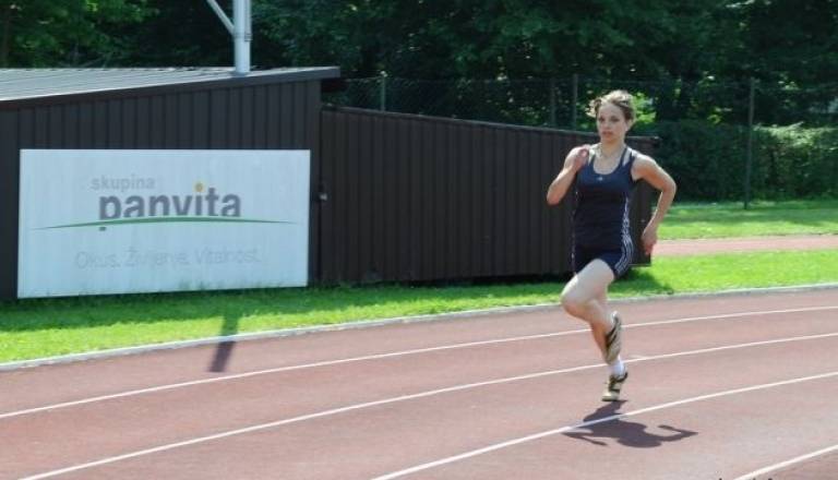 Anja Benko je slavila v teku na 400 metrov