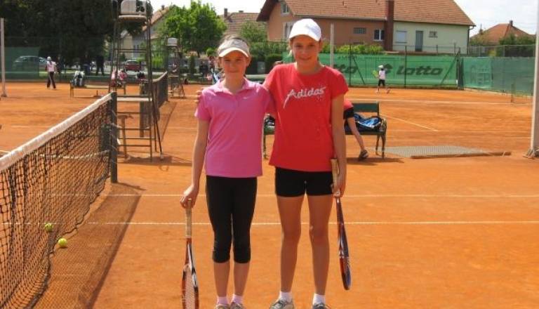 Iva in Lian bosta danes nastopili v polfinalu