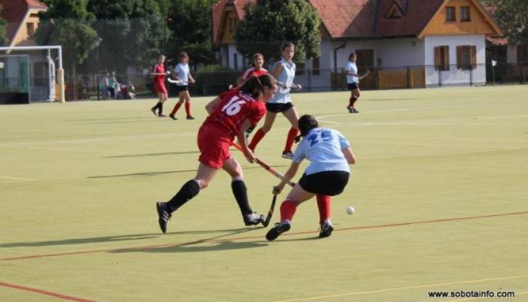 Domače igralke so morale priznati premoč Slovakinjam