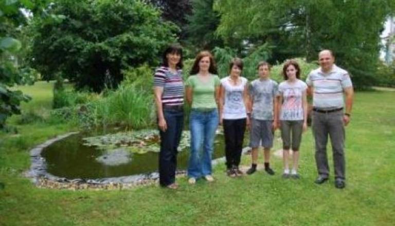 ravnateljica, mag. Marija Horvat, Gabrijela Novak, ekokoordinator, Denisa Ribarič, Tomaž Kramar, Tadeja Vučko - ekodetektivi, Vlado Žalik, vodja projekta-1.JPG