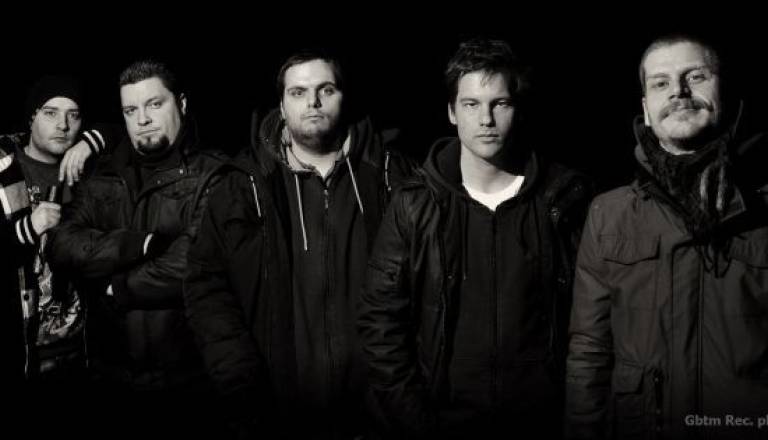 Stekli psi imajo Čisto vejst