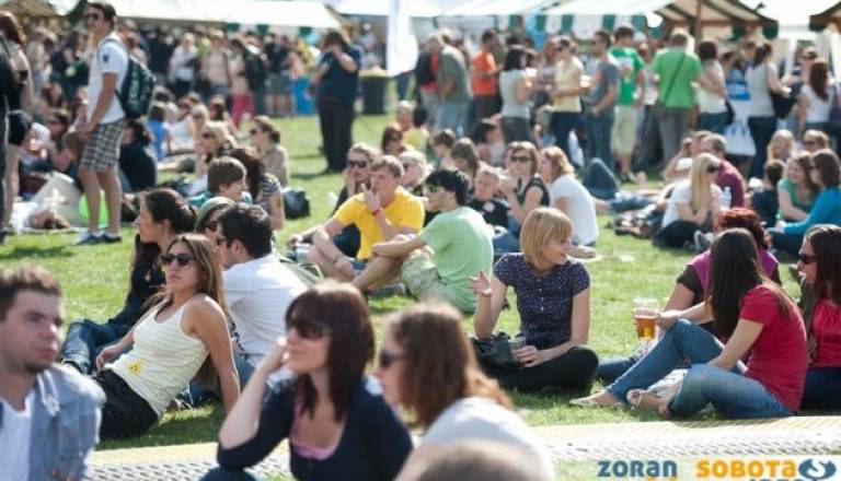 Študenti o družinskem zakoniku.jpg