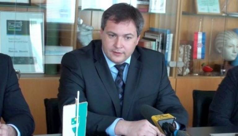 Dejan Židan v tem mandatu prvič v vlogi poslanca. Občanke in občani ga lahko obiščejo vsak prvi ponedeljek.