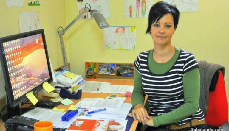 "Čeprav širše okolje rejniške družine pri nas še vedno različno sprejema, pa jo ožji socialni krog vedno podpira," pove Vodja enote za varstvo otrok in družine, rejništvo in posvojitve ter obravnavo otrok s posebnimi potrebami Rosmarie Bratkovič.