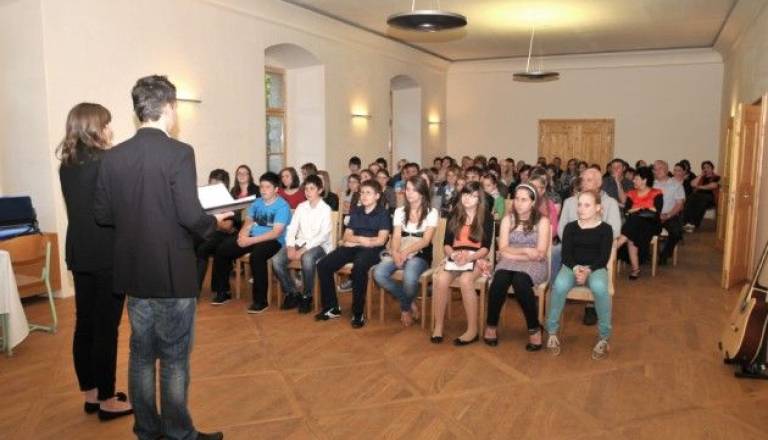 Talentirani učenci OŠ Grad so pod mentorstvom Marije Štesl v letošnjem šolskem letu dobili več kot 22 najrazličnejših literarnih nagrad.