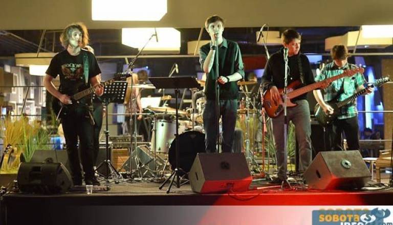 Broken Hearts Foto_arhiv.jpg