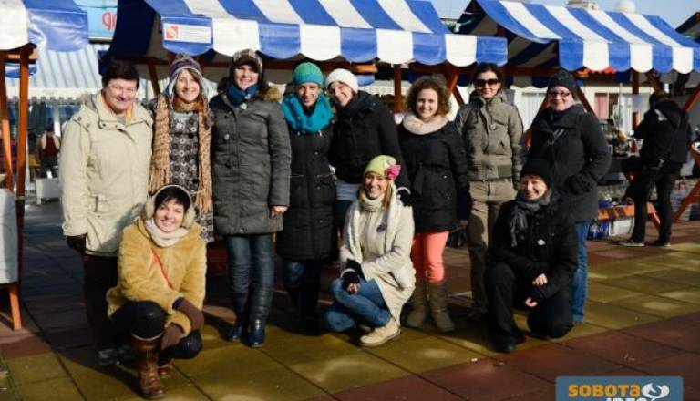 Puf! ekipa: Nana Rošič-Alt, Nina Kovačič, Anita Pukšič, Alenka Kološa, Janja Priveršek, Elizabeta Krajnc, Jerneja Perdan, Katja Pál, Mina Toplak , Melita Tóth, Sandra Hamler, Timea Vida, Urška Ritlop in Mojca Horvat.