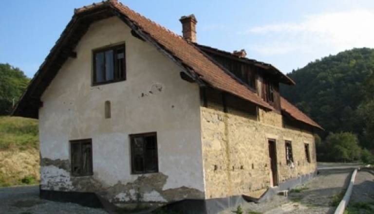 Obnova stare Lednarjeve usnjarne pri Gradu naj bi bila končana do konca maja 2013.