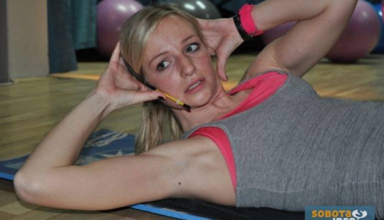 Za čvrste trebušne mišice se je potrebno potruditi.