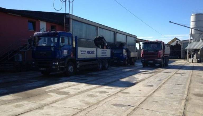 V Murski Soboti je bila izvršena tatvina tovornega vozila znamke MAN z dvigalom, modre barve, reg. Št. MS C6-898.