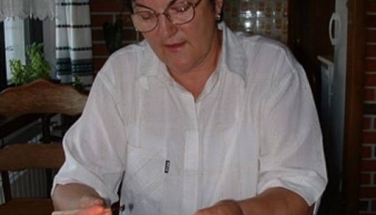 Elizabeta Urisk že šestnajst let piše tradicijo o črno-rdečih prekmurskih "remenkah".