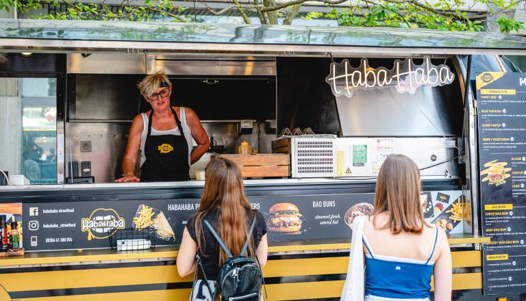 2026-08-28_street-food-market_osimzan_20.jpg