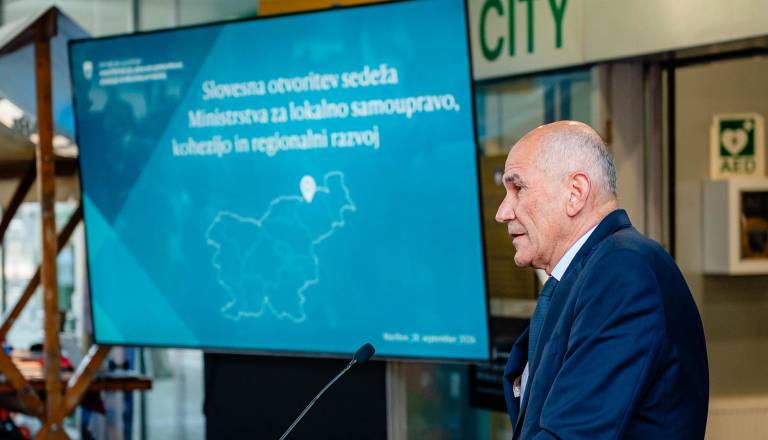 2026-09-28_Ministrstvo za samoupravo_OsimZan_27.jpg