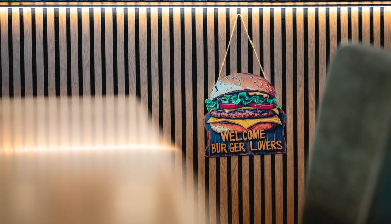 2026-10-22_Naj burger_OsimZan_08.jpg