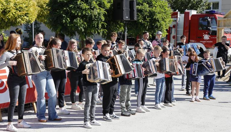 Harmonikarski orkester Simona Plemenitaša.JPG