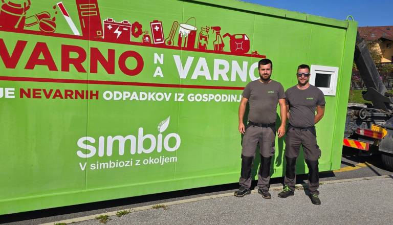 Peternel_in_Mansuti_postena_najditelja.jpg