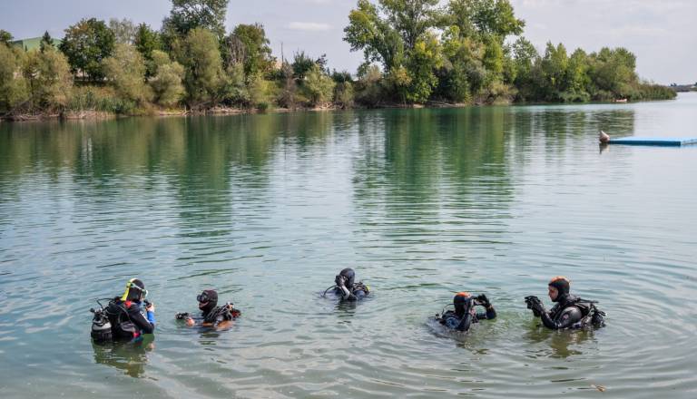 Potapljači skupaj z učenci čistili Soboško jezero (4) (Large).jpg