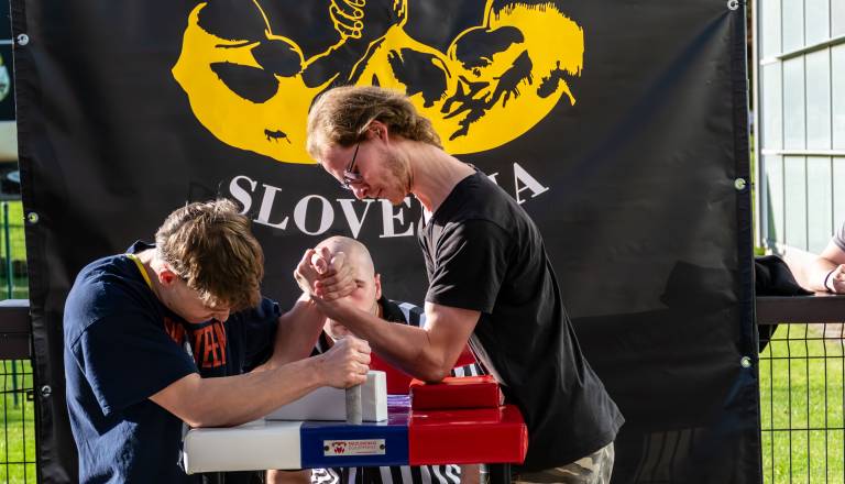 armwrestling-open-turnir-za-zacetnike-bodi-fit-maribor-25.10-2025-25.jpg