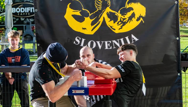 armwrestling-open-turnir-za-zacetnike-bodi-fit-maribor-25.10-2025-38.jpg