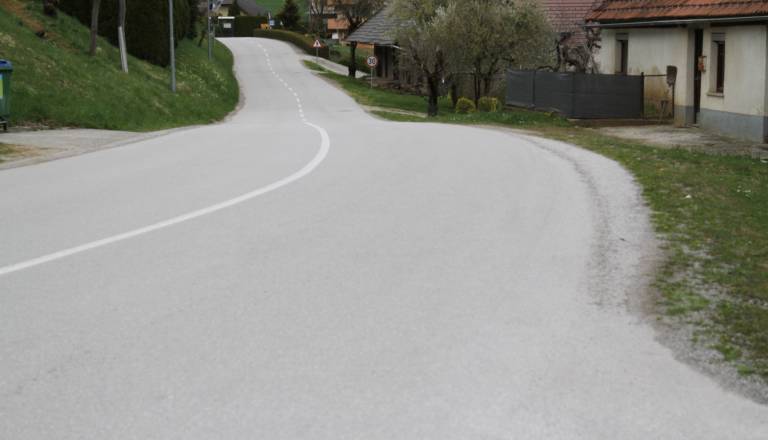 cesta-v-spodnjem-delu-racjega-sela.JPG