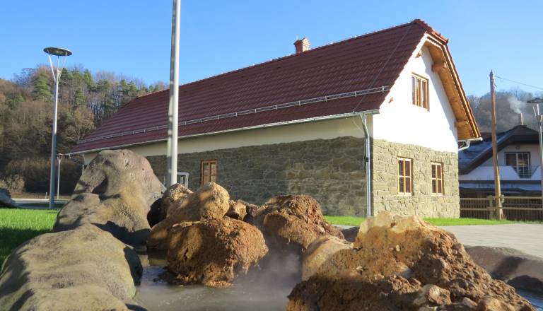 lednarjeva-usnjarna-z-geoloskim-muzejem.JPG