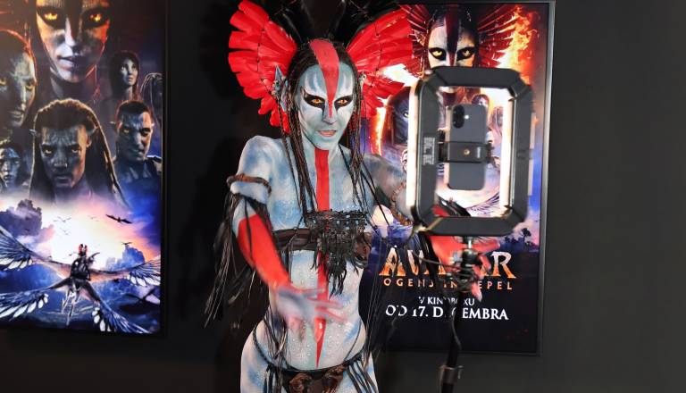 megi-knuplez-model-neytiri-s-planeta-pandora-4jpg.JPG