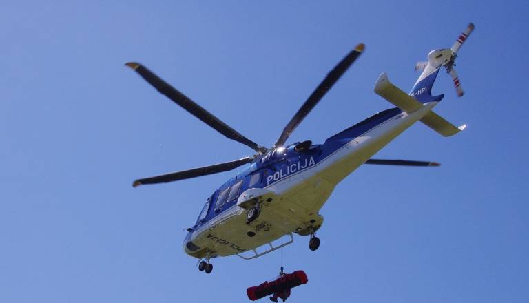 policijskihelikoptermedresevanjemvposocju.jpg