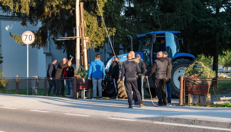 postavljanje-mlaja-v-gornjem-lakosu-32.jpg