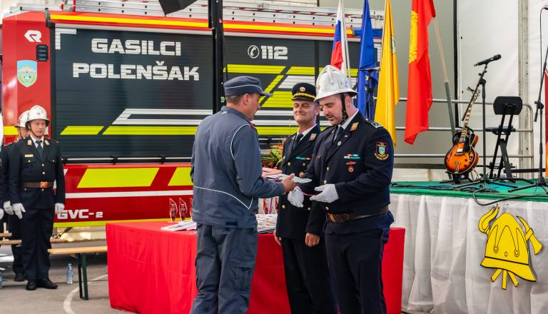 predaja-novega-gasilskega-vozila-gvc-2-in-gasilska-veselica-z-ansamblom-vzrock-pgd-polensak-29.jpg