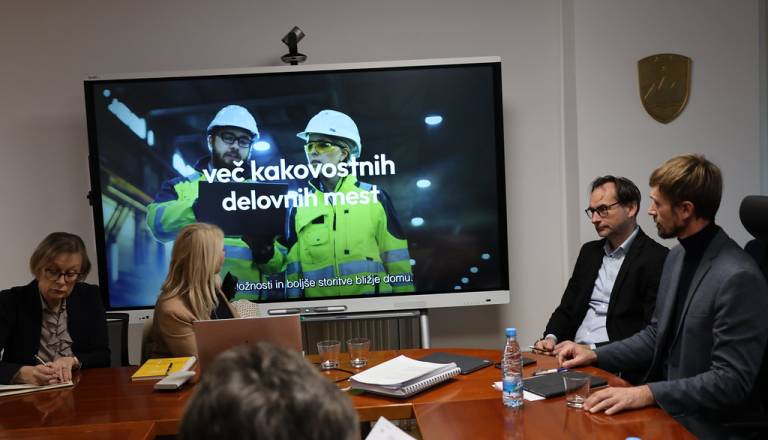 sestanek-na-temo-dostopnosti-javnih-storitev-v-lokalnih-okoljih_55075772916_l.jpg