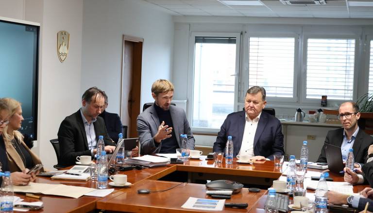 sestanek-na-temo-dostopnosti-javnih-storitev-v-lokalnih-okoljih_55075901771_l.jpg
