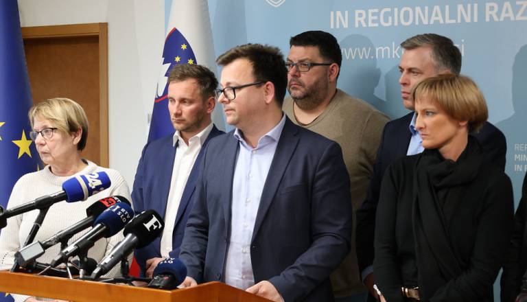 sestanek-na-temo-dostopnosti-javnih-storitev-v-lokalnih-okoljih_55076155959_l.jpg