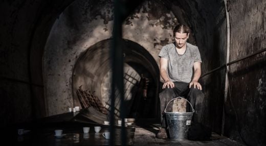 Dežela žalostnih psov(k): Gibalno-predmetna predstava