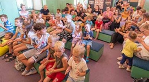 PRITISNI TUKAJ Glasbena pravljica