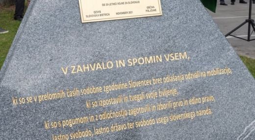 Proslava ob dnevu državnosti pri spominskem obeležju ob 30 letnici vojne za Slovenijo