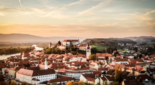 VODENJA PO NAJSTAREJŠEM MESTU S TURISTIČNIM VODNIKOM