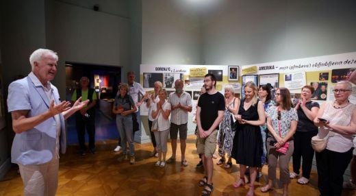 Vodstvo po razstavi Andrej Šifrer, 70 let – NIČ proti VEČnosti z Andrejem Šifrerjem