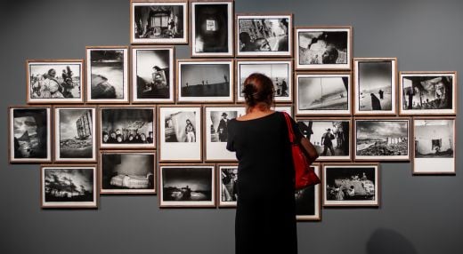 Javno vodstvo po antologijski fotografski razstavi Paola Pellegrina
