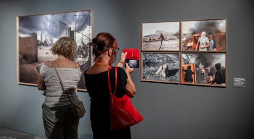 Javno vodstvo po antologijski fotografski razstavi Paola Pellegrina