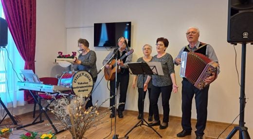 CVETJE V JESENI -  glasba, ki cveti v zrelih letih & Folklorna skupina KUD Bogojina - ljubezen do tradicije v ritmih preteklost