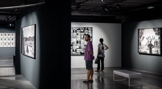 Javno vodstvo po antologijski fotografski razstavi Paola Pellegrina