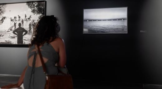 Javno vodstvo po antologijski fotografski razstavi Paola Pellegrina