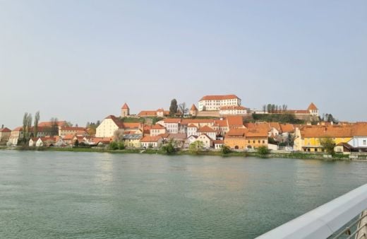 Povezana prihodnost: med tehnologijo, družbo in naravo