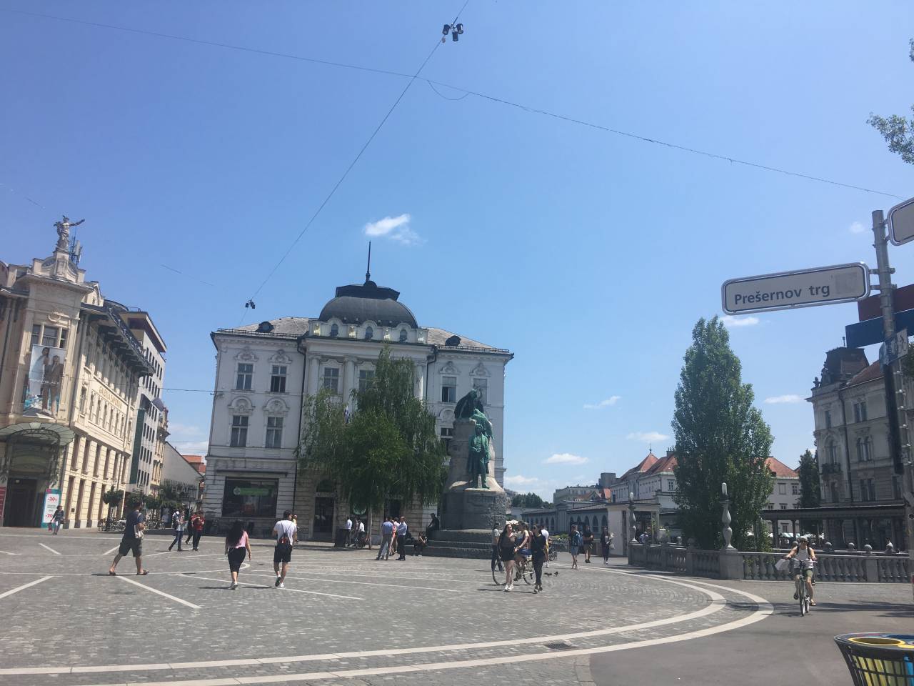Aktiv delavk in delavcev v kulturi bojkotira letošnjo državno proslavo. Napovedali so antiproslavo z lastnim programom, ki bo ob 19. uri potekala na Prešernovem trgu v Ljubljani. 