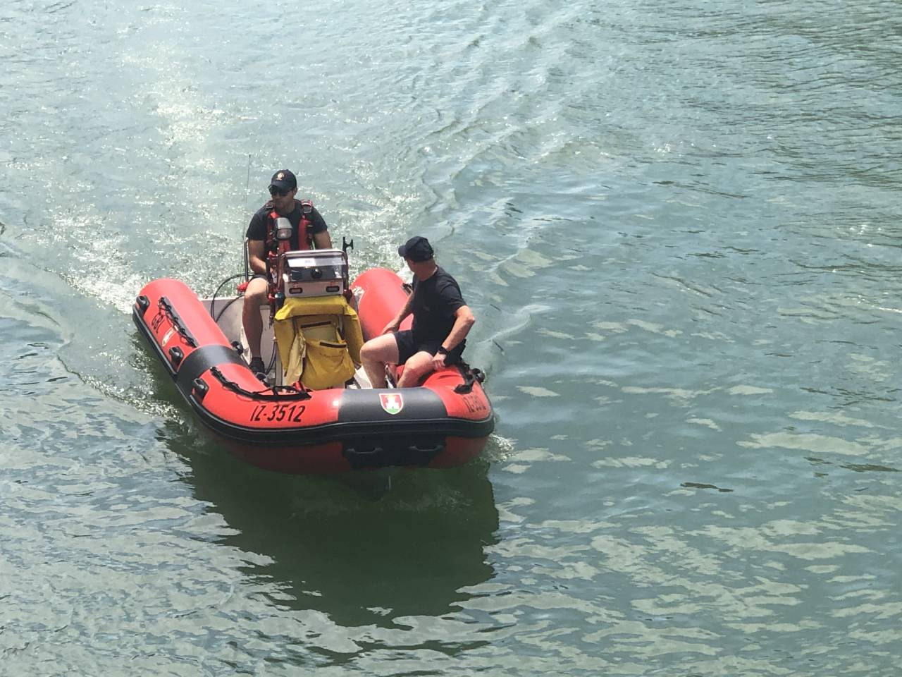 Pristojni izvajajo nadzor na reki Ljubljanici. 