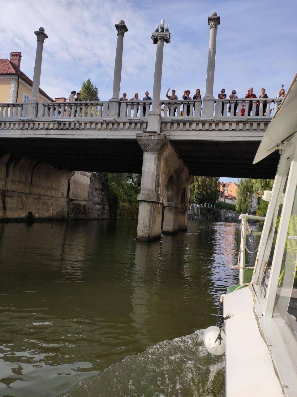 Veseli smo, da lahko sploh plujemo, pravijo ljubljanski rečni kapitani. 