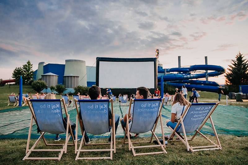 PIKNIK KINO bo potekal na prostem, organizatorji bodo poskrbeli za ustrezno varnostno razdaljo in vse ostale preventivne ukrepe. 