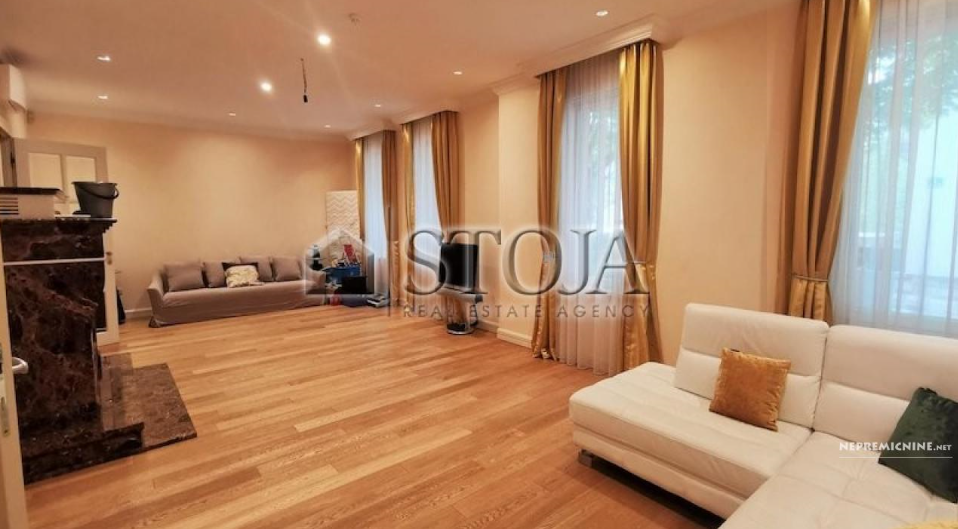 Luksuzna vila v Trnovem se nahaja na odlični lokaciji v neposredni bližini centra mesta. VIR: nepremičnine.net. 